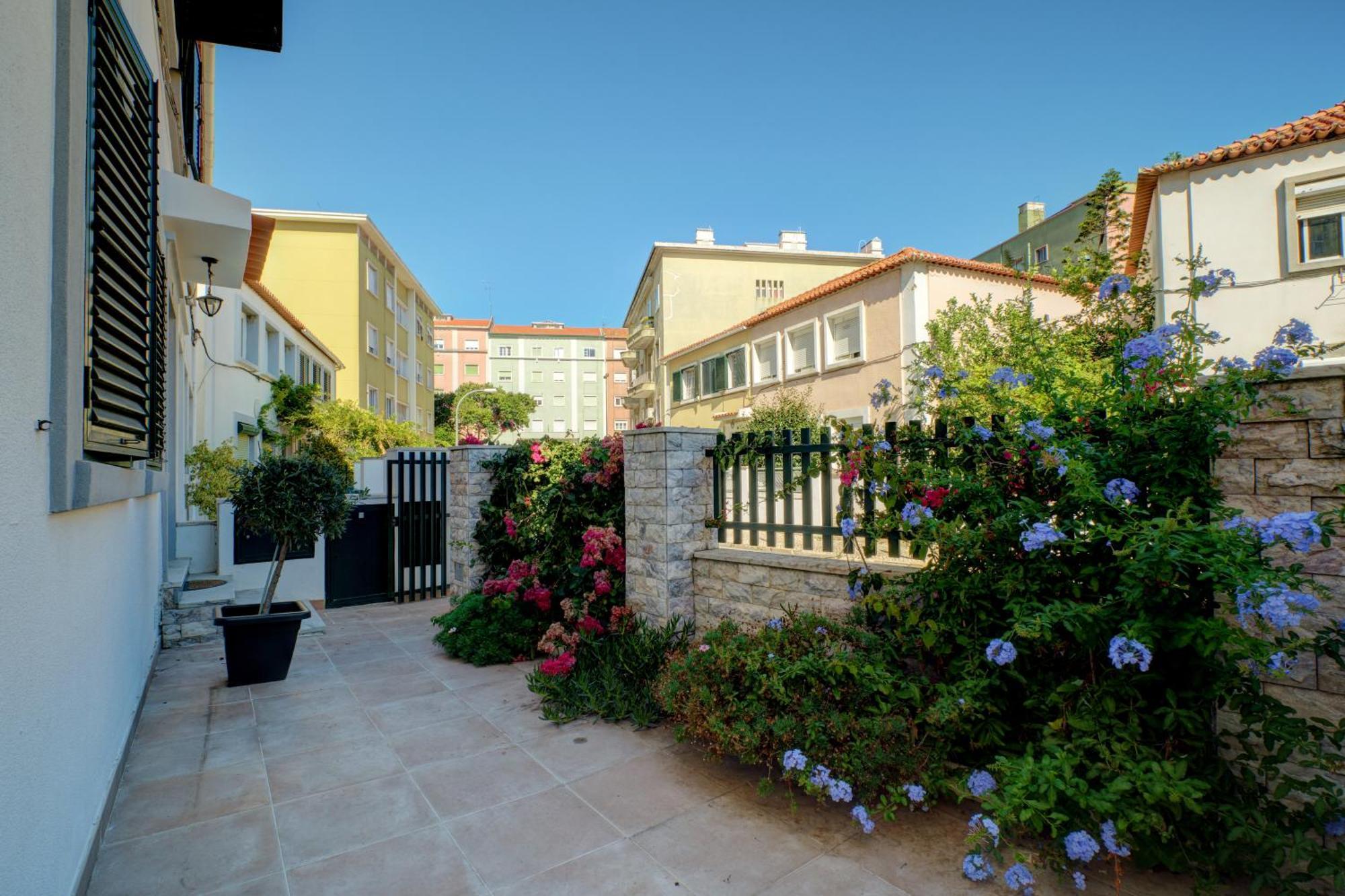 Comfortable Town House In Quiet Area By Lovelystay Лиссабон Экстерьер фото